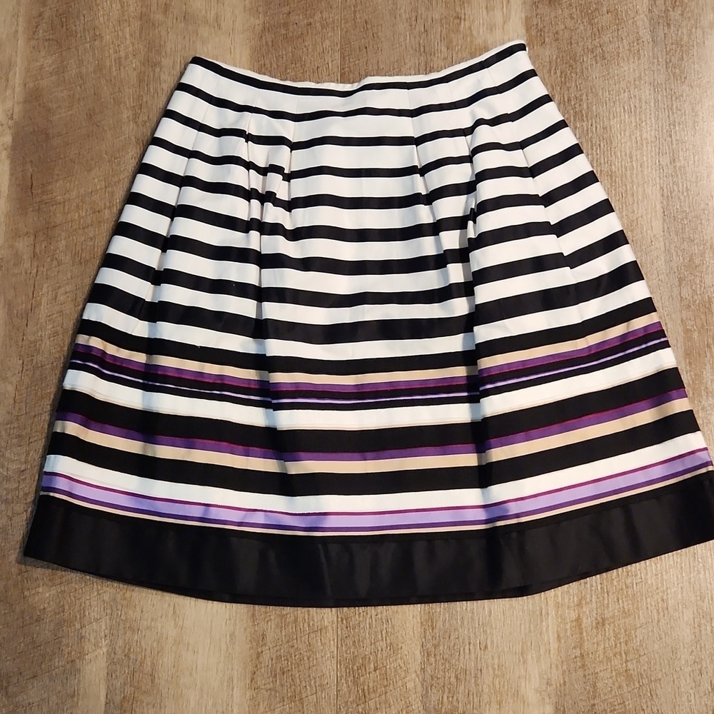 White House Black Market Skirt. NWT. Size 0
